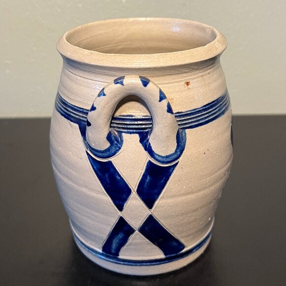 Vtg Williamsburg Pottery Double-Handled Salt Glaze Crock w/ Cobalt Blue Designs - Picture 5 of 16
